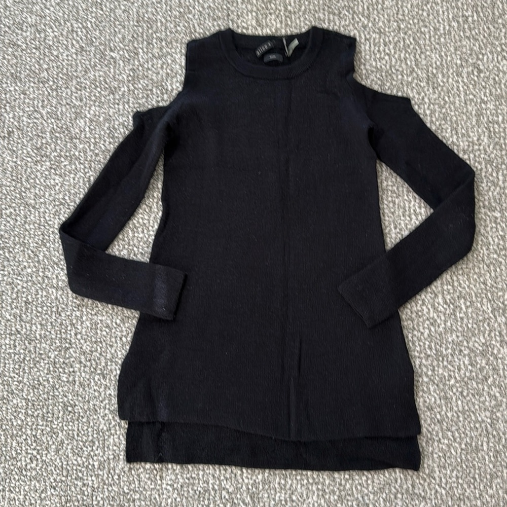 Alice+olivia cold shoulder tunic